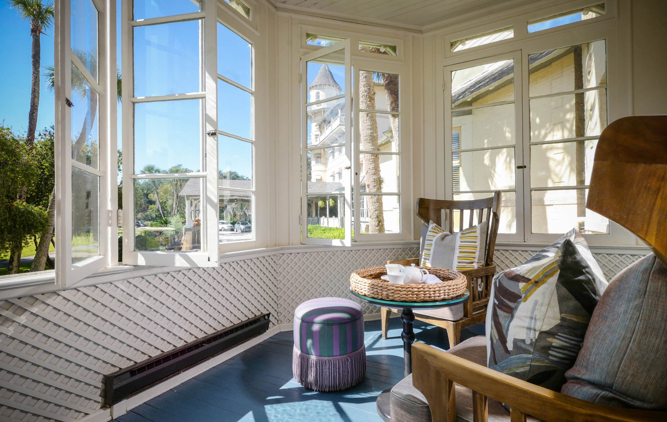 A sun room in a Clubhouse Deluxe King