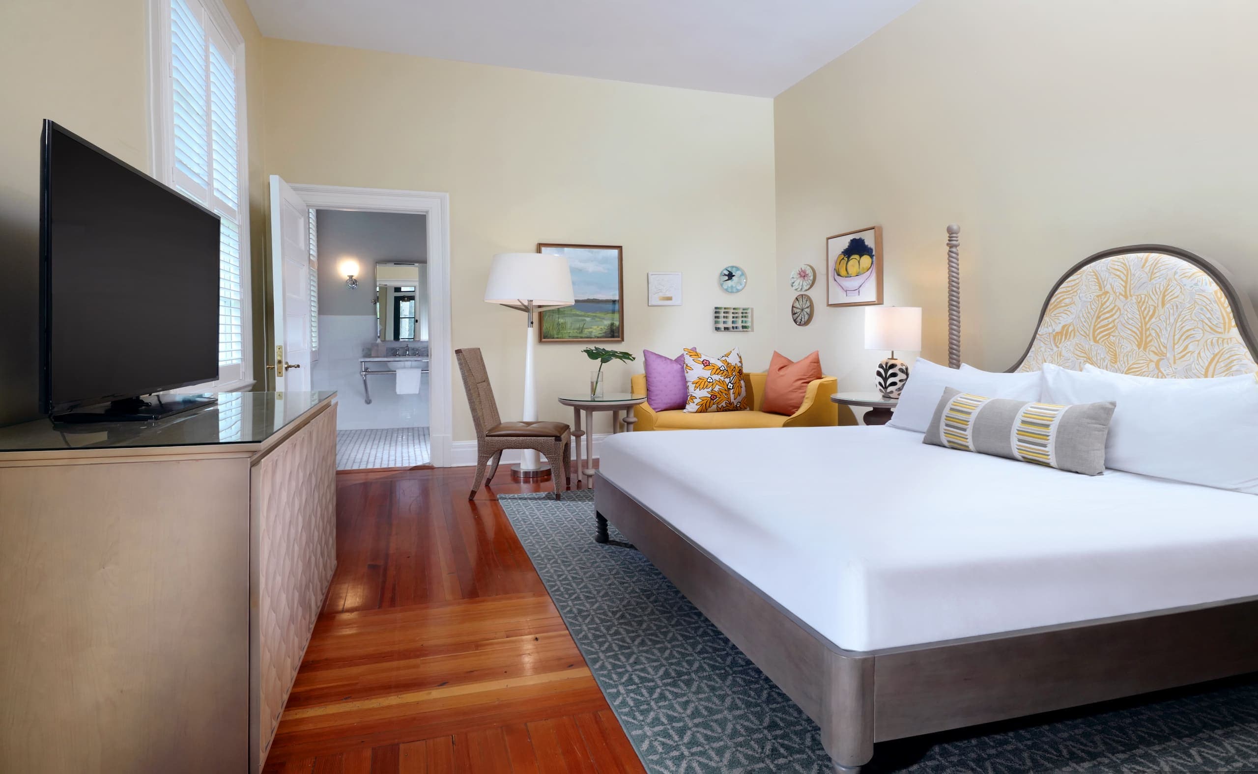 A king bed in a Cherokee Traditional King
