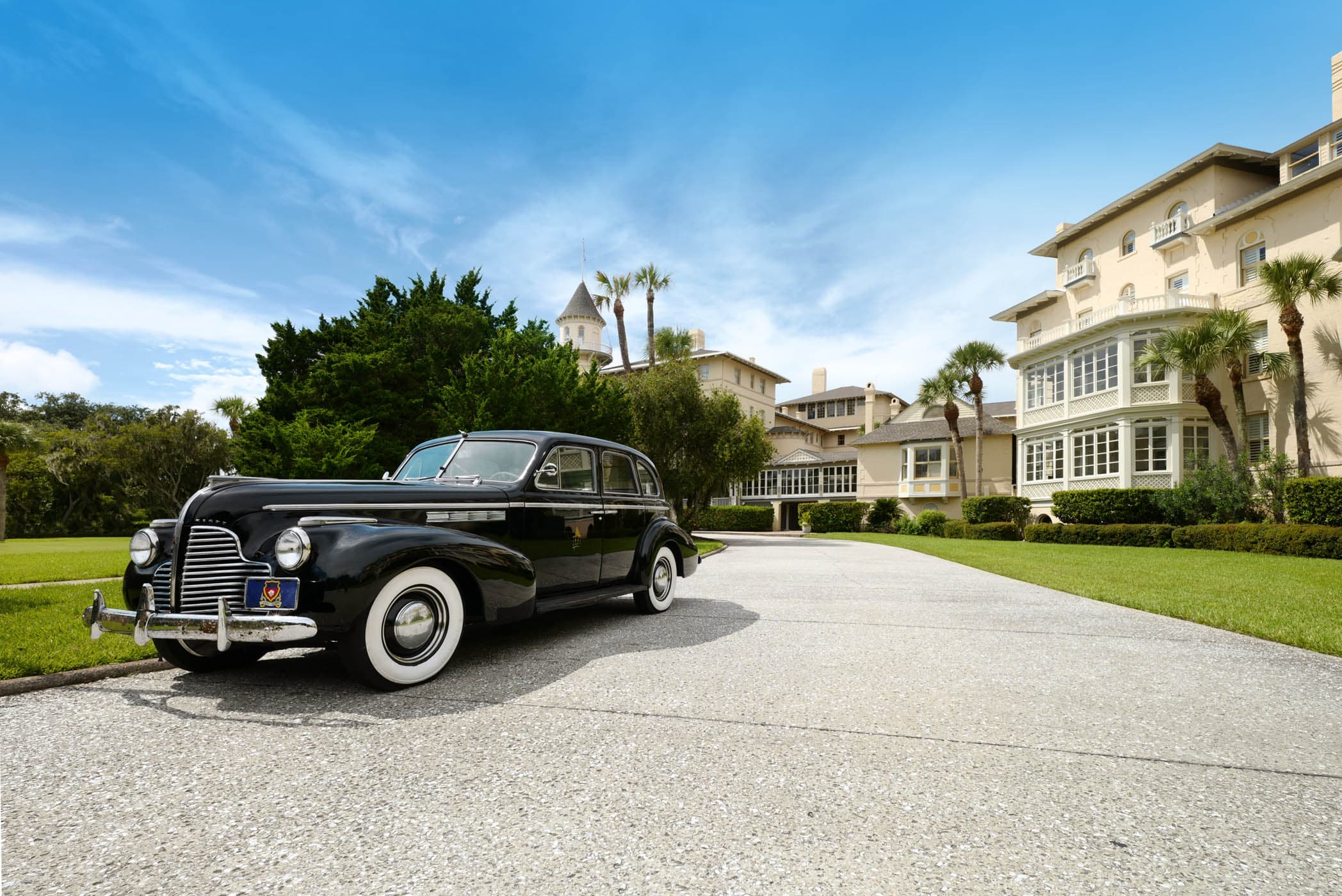 An old antique car out front of the resort