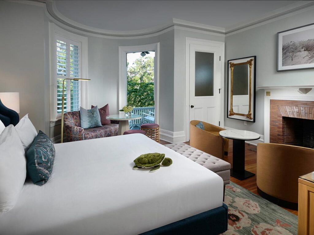 Sans Souci Deluxe King Guestroom.