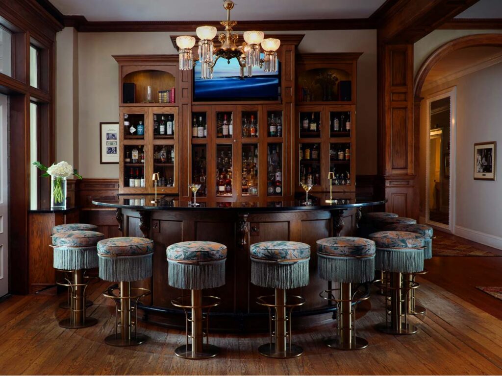 Alexander Bar Interior.